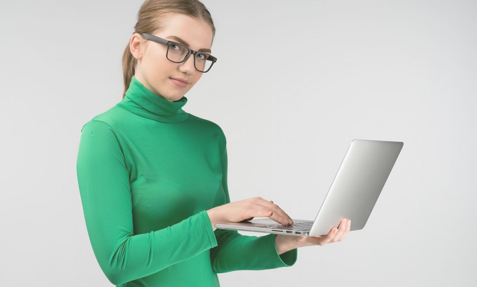 Blockchain data visualization and analysis dashboard showing real-time network metrics